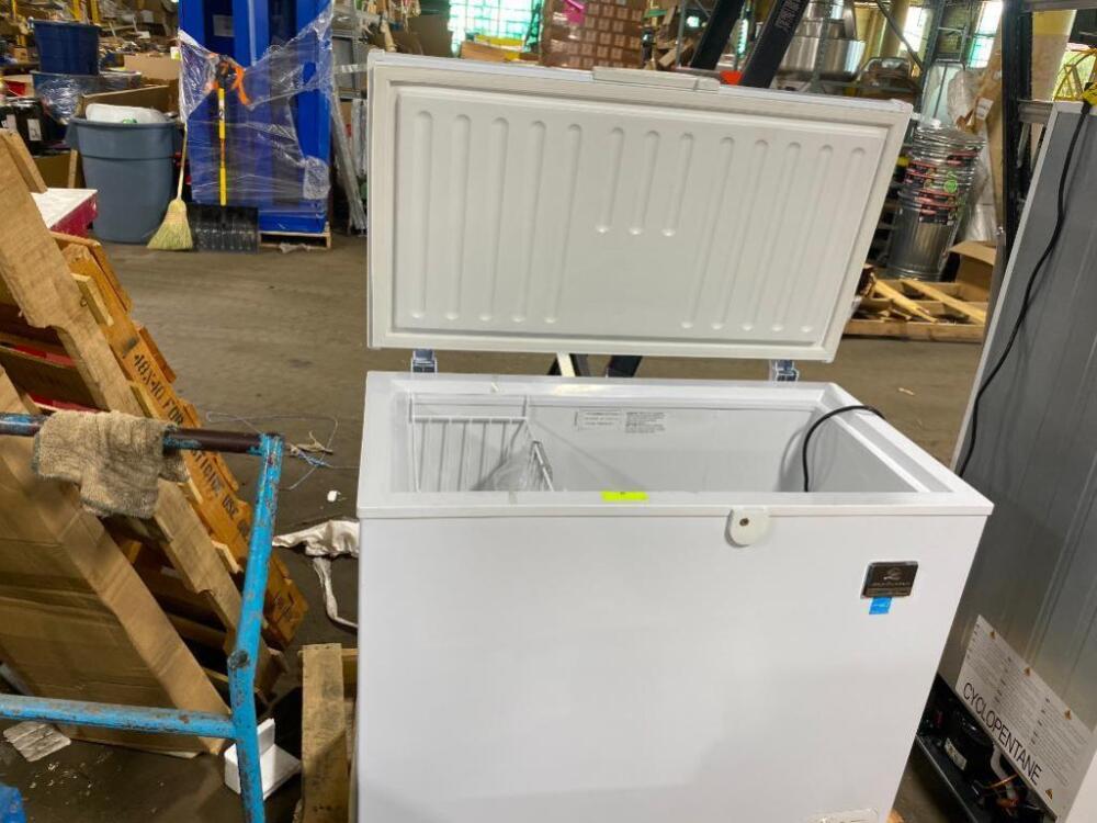 DESCRIPTION (1) KELVINATOR COMMERCIAL TOP CHEST FREEZER BRAND/MODEL