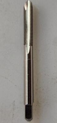 DESCRIPTION: (2) HSS SPIRAL POINT TAPS BRAND/MODEL: HERTEL 02390011 RETAIL$: 11.15 SIZE: #10-32 QTY: 2