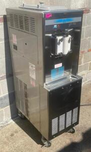 DESCRIPTION: TAYLOR 441 SHAKE FREEZER SINGLE FLAVOR. BRAND / MODEL: TAYLOR 441-33 ADDITIONAL INFORMATION 208/230 VOLT, 3 PHASE, SN# M4126205. RETAILS