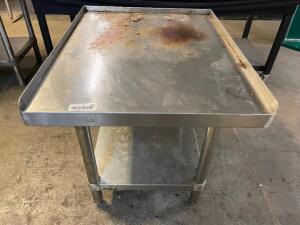 DESCRIPTION: 30" X 20" LOW BOY STAINLESS EQUIPMENT STAND. SIZE 30" X 24" LOCATION: BAY 6 QTY: 1