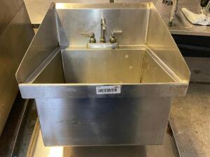 DESCRIPTION: 18" X 18" STAINLESS DROP IN SINK. NO LEGS SIZE 18" X 18" LOCATION: BAY 6 QTY: 1