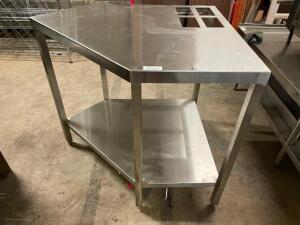 DESCRIPTION: 40" CUSTOM ALL STAINLESS CORNER TABLE SIZE 40" X 30" LOCATION: BAY 6 QTY: 1