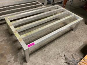 DESCRIPTION: 42" X 24" ALUMINUM DUNNAGE RACK SIZE 42" X 24" LOCATION: BAY 6 QTY: 1