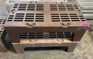 DESCRIPTION: (2) 36" CAMBRO PLASTIC DUNNAGE RACKS SIZE 36" X 22" LOCATION: BAY 6 THIS LOT IS: SOLD BY THE PIECE QTY: 2