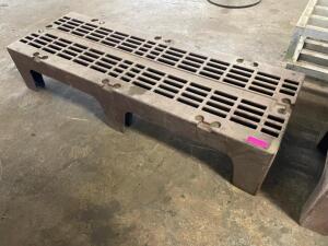 DESCRIPTION: 60" X 21" CAMBRO PLASTIC DUNNAGE RACK SIZE 60" X 21" LOCATION: BAY 6 QTY: 1