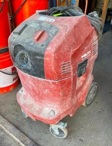 DESCRIPTION: 8 GALLON WET/DRY CONSTRUCTION VACUUM BRAND/MODEL: HILTI VC 150-10 XE LOCATION: SPACE CENTER QTY: 1