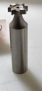 DESCRIPTION: (1) STAGGERED TOOTH HSS HEYSEAT CUTTER BRAND/MODEL: MOON STKY425 RETAIL$: $41.13 EA SIZE: 1/2" CUT1/8" WIDTH 1/2" SD QTY: 1