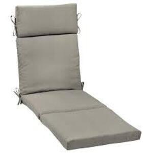 DESCRIPTION: (2) CHAISE LOUNGE CUSHION INFORMATION: JACKS/BEECH - OFFWHITE RETAIL$: $68.18 EA SIZE: 22" x 72" x 4" QTY: 2