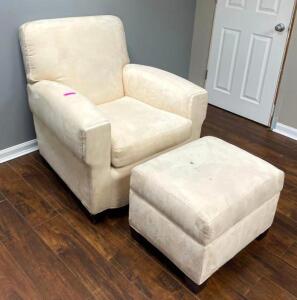 DESCRIPTION: LAY-Z-BOY CR�ME/EGGSHELL WHITE ARM CHAIR W/ MATCHING OTTOMAN INFORMATION: SEE PHOTOS FOR MINOR STAINS LOCATION: UPSTAIRS OFFICE QTY: 1