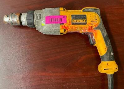 DESCRIPTION: 1/2" ELECTRIC VSR HAMMER DRILL BRAND/MODEL: DEWALT DWD520 LOCATION: SHOWROOM 2 QTY: 1