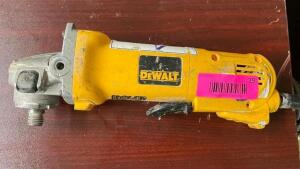 DESCRIPTION: 4-1/2" ELECTRIC ANGLE GRINDER BRAND/MODEL: DEWALT D28402 LOCATION: SHOWROOM 2 QTY: 1