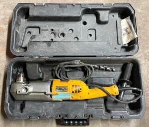 DESCRIPTION: DEWALT 1/2" RIGHT ANGLE DRILL BRAND/MODEL: DEWALT DW124 LOCATION: SHOWROOM #2 QTY: 1