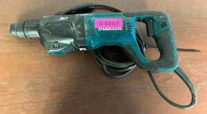 DESCRIPTION: MAKITA 1" AVT ROTARY HAMMER DRILL BRAND/MODEL: MAKITA LOCATION: SHOWROOM #2 QTY: 1