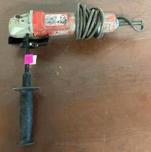 DESCRIPTION: MILWAUKEE 4-1/2" CORDED ANGLE GRINDER BRAND/MODEL: MILWAUKEE LOCATION: SHOWROOM #2 QTY: 1