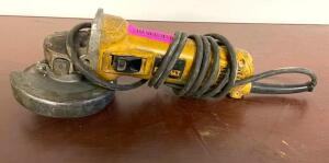 DESCRIPTION: DEWALT 4-1/2" CORDED ANLE GRINDER BRAND/MODEL: DEWALT LOCATION: SHOWROOM #2 QTY: 1