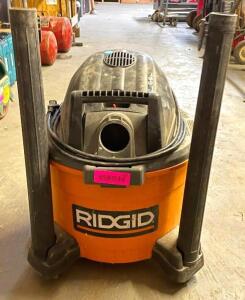 DESCRIPTION: 6-GALLON WET/DRY SHOP VAC BRAND/MODEL: RIDGID LOCATION: SHOWROOM 2 QTY: 1