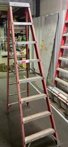 DESCRIPTION: LOUISVILLE 6' FIBERGLASS LADDER ADDITIONAL INFORMATION 300 LB. CAPACITY, TYPE 1A SIZE 6' LOCATION: BREEZE WAY QTY: 1