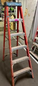 DESCRIPTION: LOUISVILLE 6' FIBERGLASS LADDER ADDITIONAL INFORMATION 300 LB. CAPACITY, TYPE 1A SIZE 6' LOCATION: BREEZE WAY QTY: 1