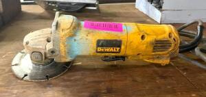 DESCRIPTION: 4-1/2" ELECTRIC ANGLE GRINDER BRAND/MODEL: DEWALT LOCATION: SHOWROOM 2 QTY: 1