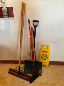 SMALL GROUP OF JANITORIAL SUPPLIES