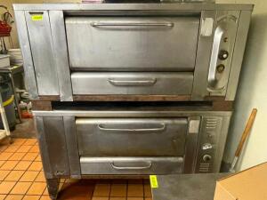 DESCRIPTION: BAKERS PRIDE DOUBLE STACK GAS DECK OVEN /W 34" DOORS BRAND / MODEL: BAKERS PRIDE ADDITIONAL INFORMATION NATURAL GAS. STONES IN GOOD CONDI