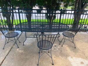 DESCRIPTION: OVAL PATIO TABLE WITH (4) CHAIRS ADDITIONAL INFORMATION ONE MONEY LOCATION: OUTSIDE QTY: 1