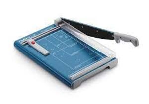 DESCRIPTION: (1) PROFESSIONAL PAPER GUILLOTINE BRAND/MODEL: DAHLE INFORMATION: BLUE WITH WHITE RETAIL$: $212.31 EA QTY: 1