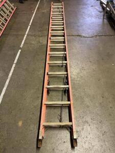 FIBERGLASS EXTENSION LADDER