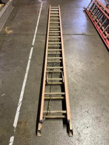 FIBERGLASS EXTENSION LADDER