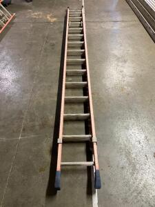 FIBERGLASS EXTENSION LADDER