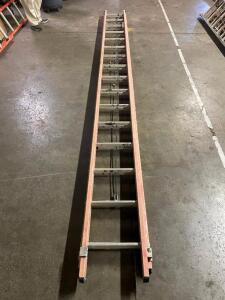 FIBERGLASS EXTENSION LADDER