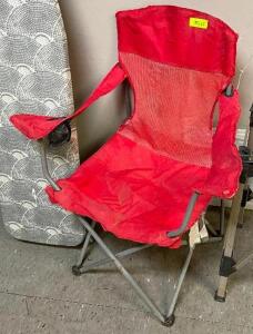 FOLDING LAWN CHAIR