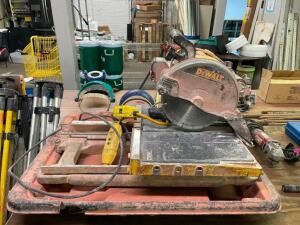 DEWALT WET TILE SAW WITH WATER TRAY