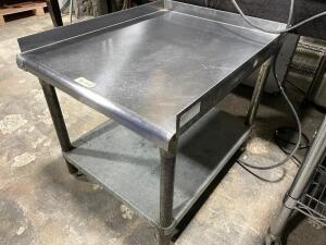 DESCRIPTION: 25" X 30" LOW BOY STAINLESS EQUIPMENT STAND W/ SIDE AND BACK SPLASHED SIZE 30" X 25" X 27" T LOCATION: AREA #1 QTY: 1