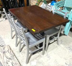DESCRIPTION: 44" X 30" WOODEN DINING TABLE W/ (4) ALUMINUM CHAIRS ADDITIONAL INFORMATION INCLUDES: (4) CHAIRS & TABLE (SOLD AS SET) LOCATION: AREA #6