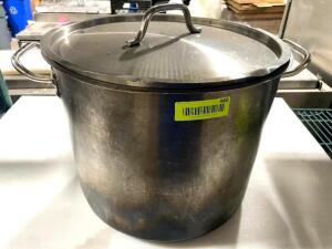 DESCRIPTION: 30 QT ALUMINUM STOCK POT W/ LID SIZE 30 QT LOCATION: AREA #3 QTY: 1