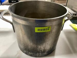 DESCRIPTION: 30 QT ALUMINUM STOCK POT W/ LID SIZE 30 QT LOCATION: AREA #3 QTY: 1