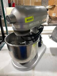 BRAND / MODEL: KITCHEN AID HOUSE HOLD MIXER W/ BOWL AND ATTACHMENTS ADDITIONAL INFORMATION KITCHEN AIDE LOCATION: AREA #3 QTY: 1