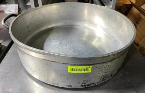 DESCRIPTION: 18" HEAVY DUTY ALUMINUM ROASTING PAN SIZE 18" LOCATION: AREA #1 QTY: 1