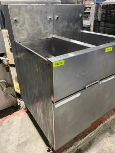 DESCRIPTION: DEAN 40 LB. GAS DEEP FRYER BRAND / MODEL: DEAN SR42GN ADDITIONAL INFORMATION NATURAL GAS. 105,000 BTU LOCATION: AREA # 2 QTY: 1