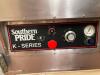 DESCRIPTION: SOUTHERN PRIDE K - SERIES GAS SMOKER BRAND / MODEL: SOUTHERN PRIDE K SERIES MODEL SPK700-SLSE ADDITIONAL INFORMATION HAS UPDATED BURNERS - 3