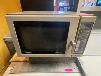 DESCRIPTION: AMANA MENUMASTER 1000 WATT MICROWAVE BRAND / MODEL: RCS10MPA ADDITIONAL INFORMATION 115 VOLT, 1 PHASE. IN WORKING ORDER. SAME MODEL NOW R