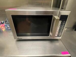 DESCRIPTION: AMANA COMMERCIAL MICROWAVE BRAND / MODEL: AMANA ADDITIONAL INFORMATION 115 VOLT, 1 PHASE. IN WORKING ORDER LOCATION: KITCHEN QTY: 1