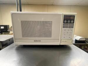 DESCRIPTION: EMERSON HOUSE HOLD MICROWAVE BRAND / MODEL: EMERSON ADDITIONAL INFORMATION 115 VOLT, 1 PHASE LOCATION: KITCHEN QTY: 1