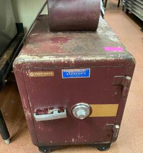 DESCRIPTION: VINTAGE FLOOR SAFE ON CASTERS - SELLER DOES NOT HAVE COMBO ADDITIONAL INFORMATION DOOR IS LOCKED LOCATION: KITCHEN QTY: 1