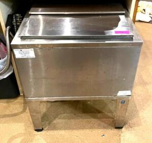 DESCRIPTION: STAINLESS STEEL ICE BIN SIZE 21"X23" LOCATION: SEATING QTY: 1