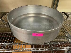 DESCRIPTION: 20" HEAVY DUTY ALUMINUM ROASTING PAN SIZE 20" LOCATION: KITCHEN QTY: 1