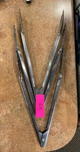 DESCRIPTION: (3) STAINLESS TONGS LOCATION: SEATING QTY: 3