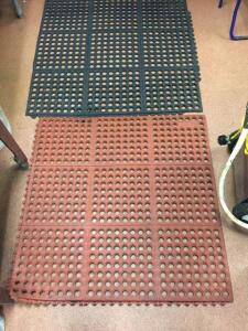 DESCRIPTION: (2) 5' X 3' RUBBER KITCHEN MATS. SIZE 5'X 3' LOCATION: KITCHEN THIS LOT IS: SOLD BY THE PIECE QTY: 2