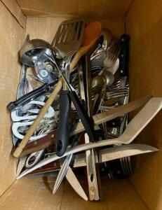 LARGE BOX OF ASSORTED KITCHEN UTENSILS